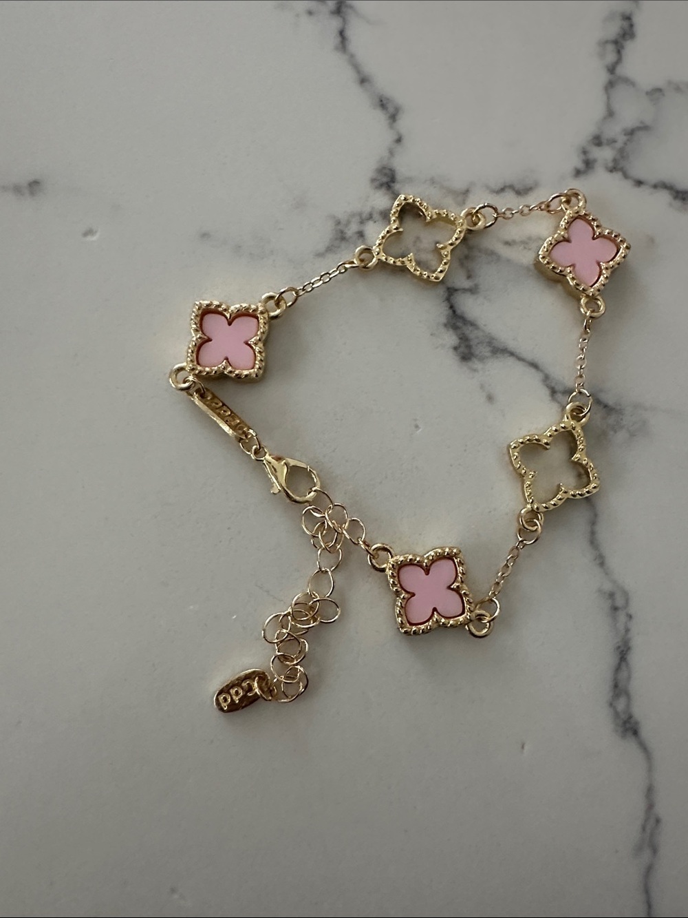Affordable Fashion Finds Gold-Tone Bracelet with Pink Clover Motifs - Picture 2 of 3